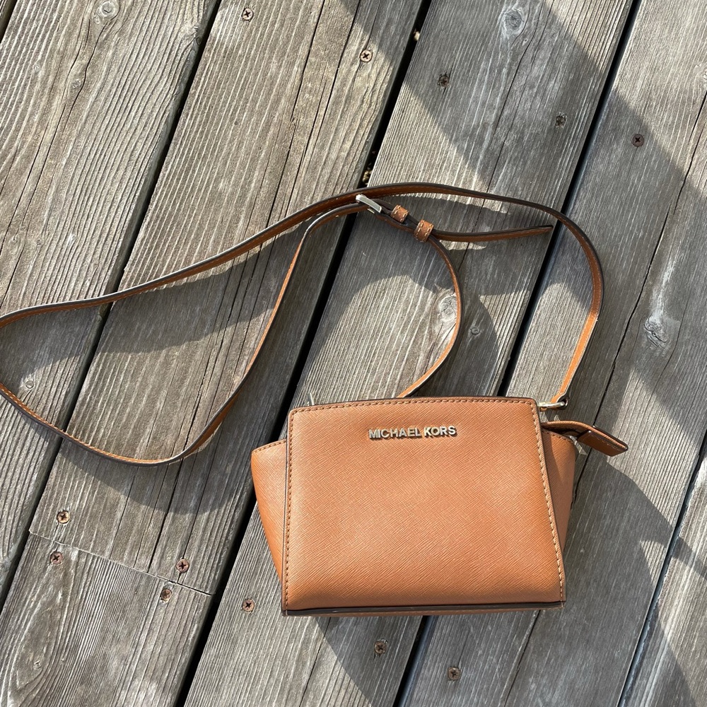 Michael Kors Classic Selma Leather Messenger Crossbody Bag Cognac